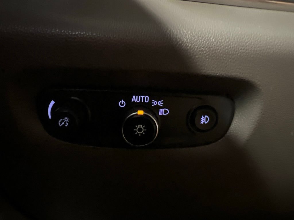 Used 2018 Chevrolet Traverse LT FWD image 23