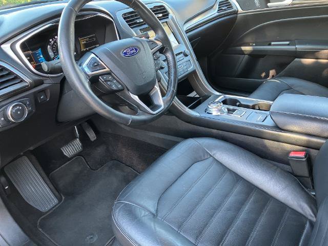 Certified 2017 Ford Fusion SE w/ Fusion SE Technology Package FWD image 20