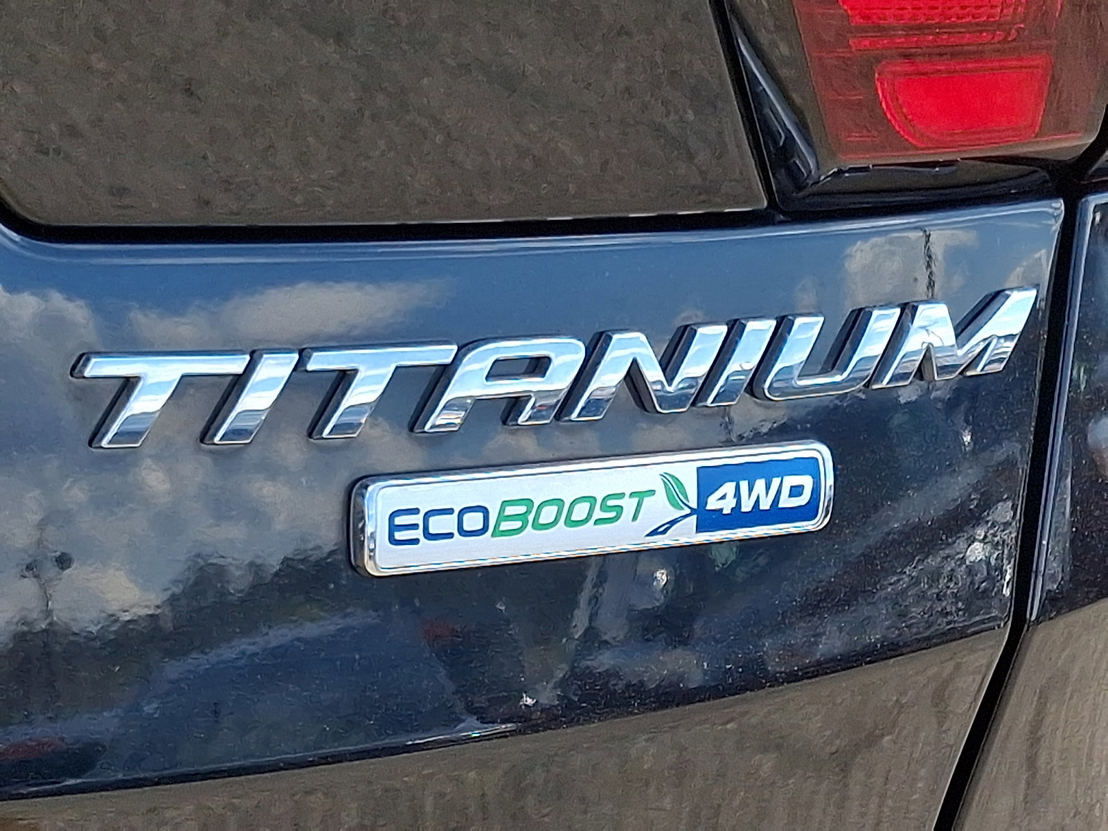 Certified 2019 Ford Escape Titanium AWD/4WD image 31