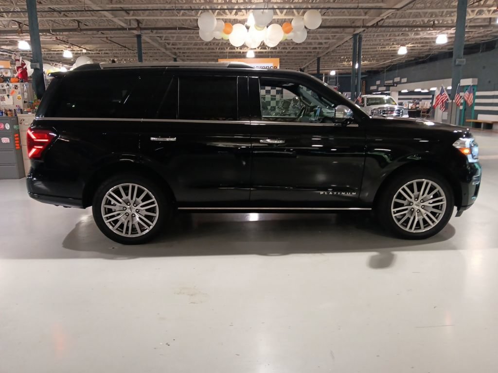 Certified 2024 Ford Expedition Platinum AWD/4WD image 8