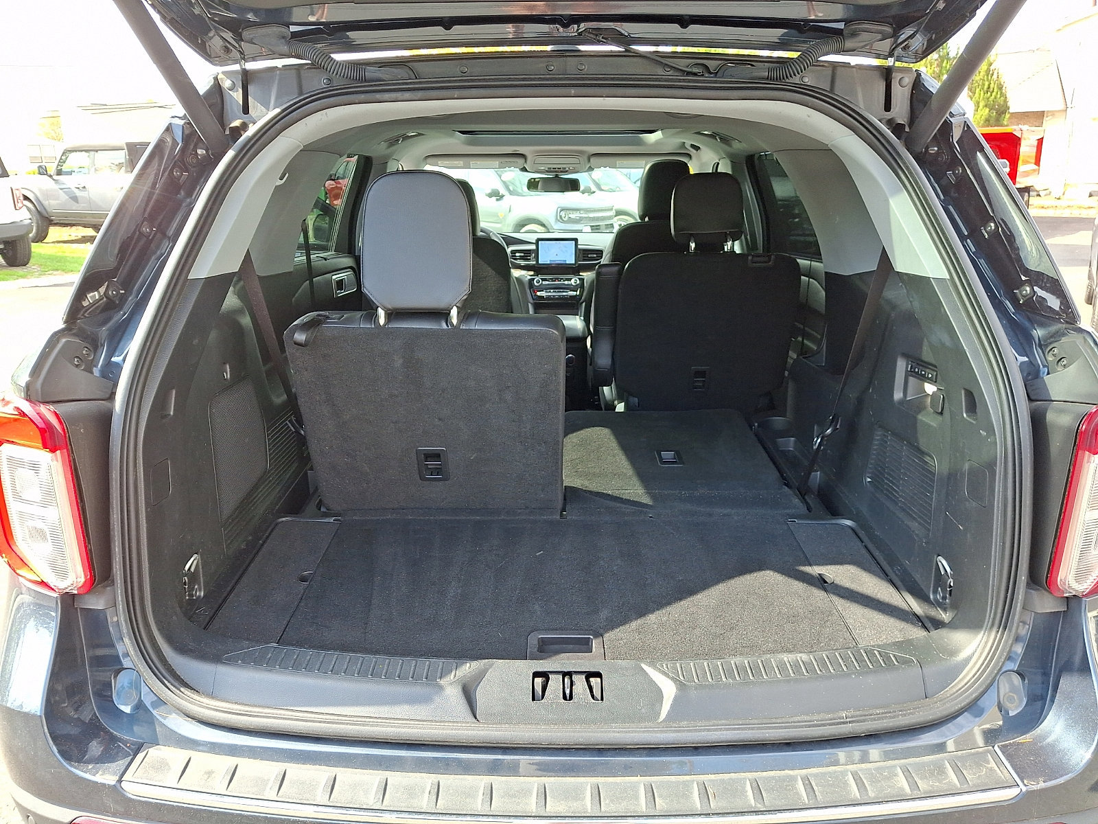 Certified 2023 Ford Explorer Limited w/ Equipment Group 301A AWD/4WD image 31