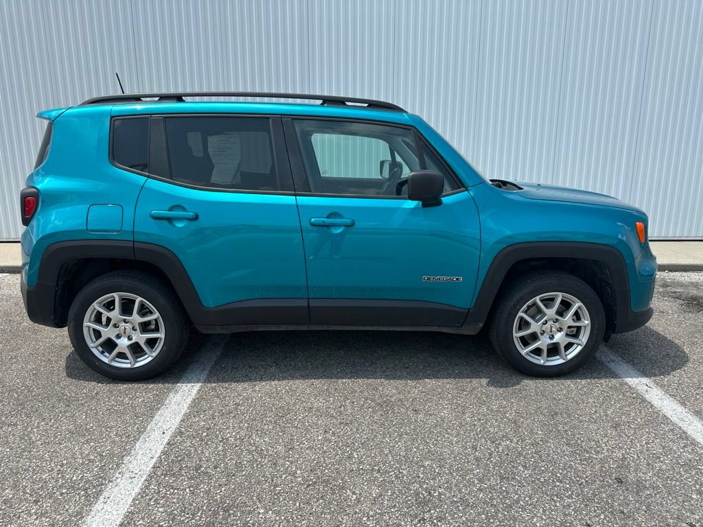 Used 2022 Jeep Renegade Latitude AWD/4WD image 9