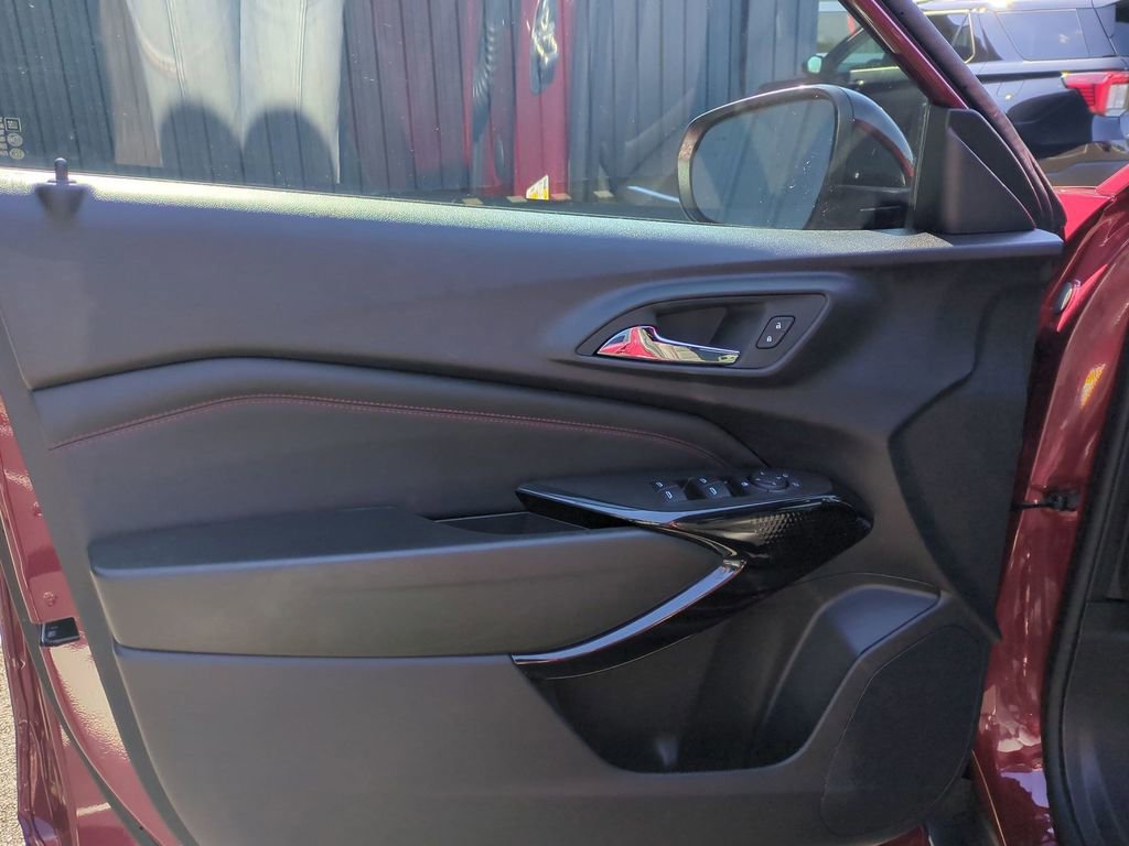 Used 2025 Chevrolet Trax RS w/ Driver Confidence Package image 13
