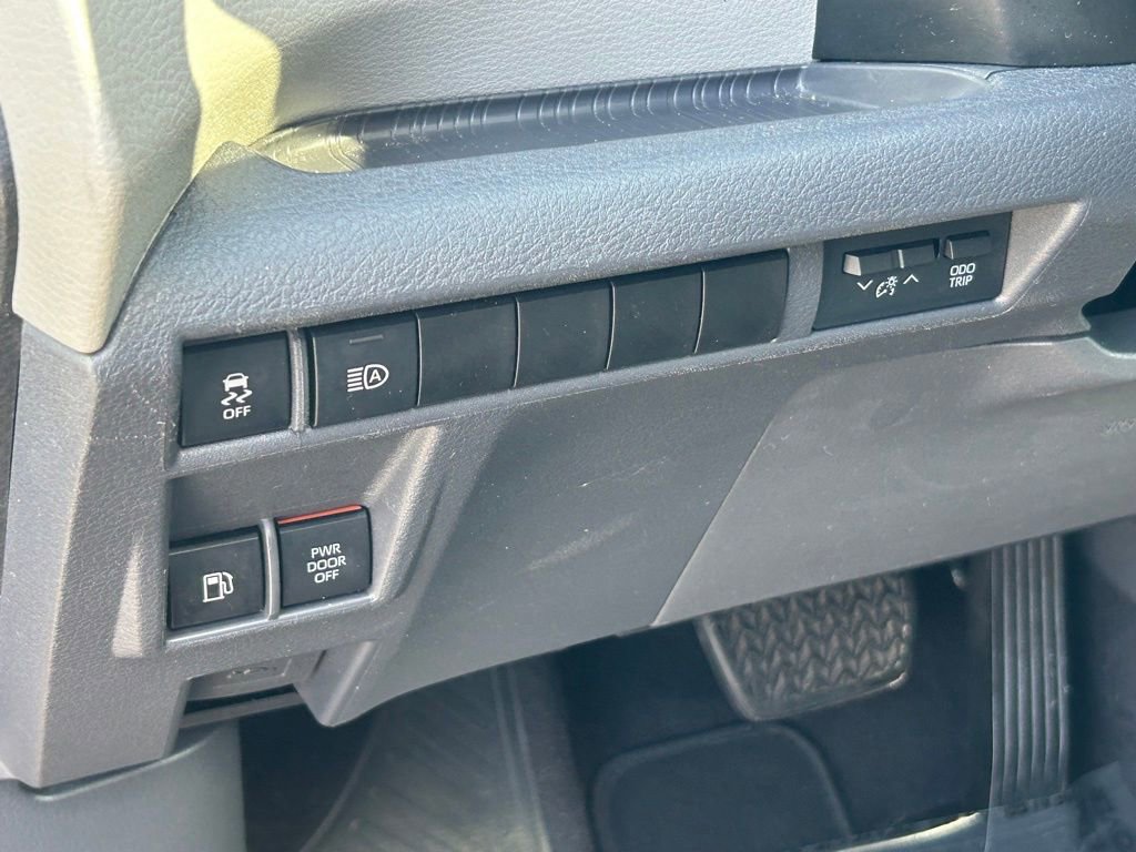 Used 2021 Toyota Sienna XLE image 34