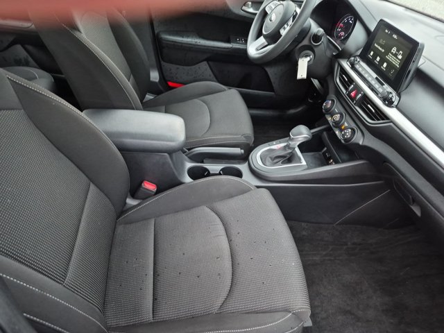 Used 2021 Kia Forte LXS FWD image 20