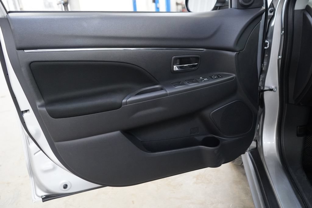 Used 2025 Mitsubishi Outlander Sport ES AWD/4WD image 14