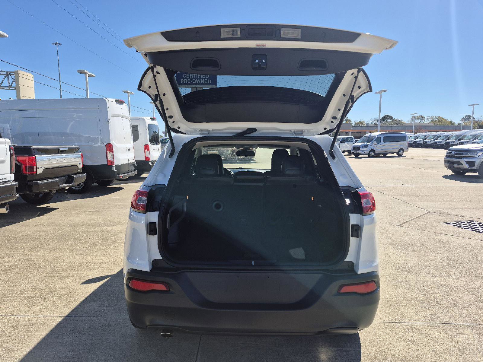 Used 2018 Jeep Cherokee Latitude Plus image 7