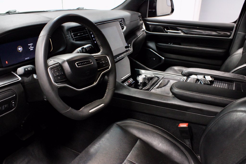 Used 2023 Jeep Wagoneer 2WD image 23