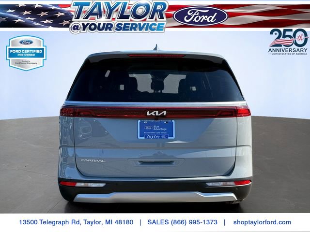 Used 2024 Kia Carnival EX FWD image 4