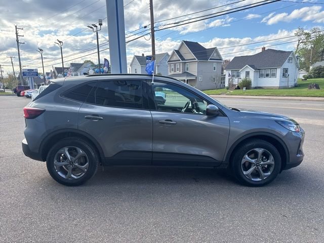 Certified 2025 Ford Escape ST-Line Select AWD/4WD image 5