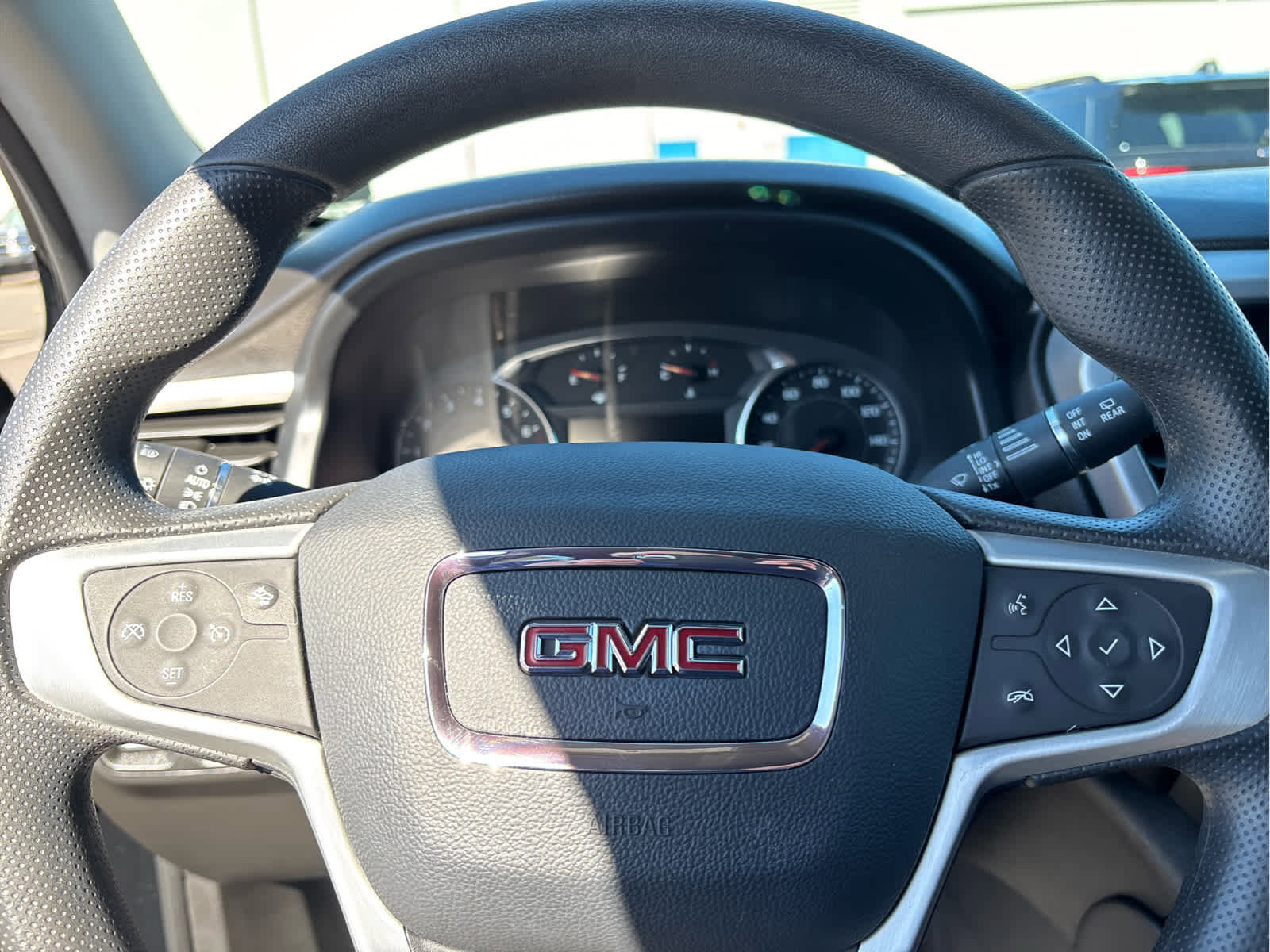 Used 2023 GMC Acadia SLE w/ Driver Convenience Package image 13