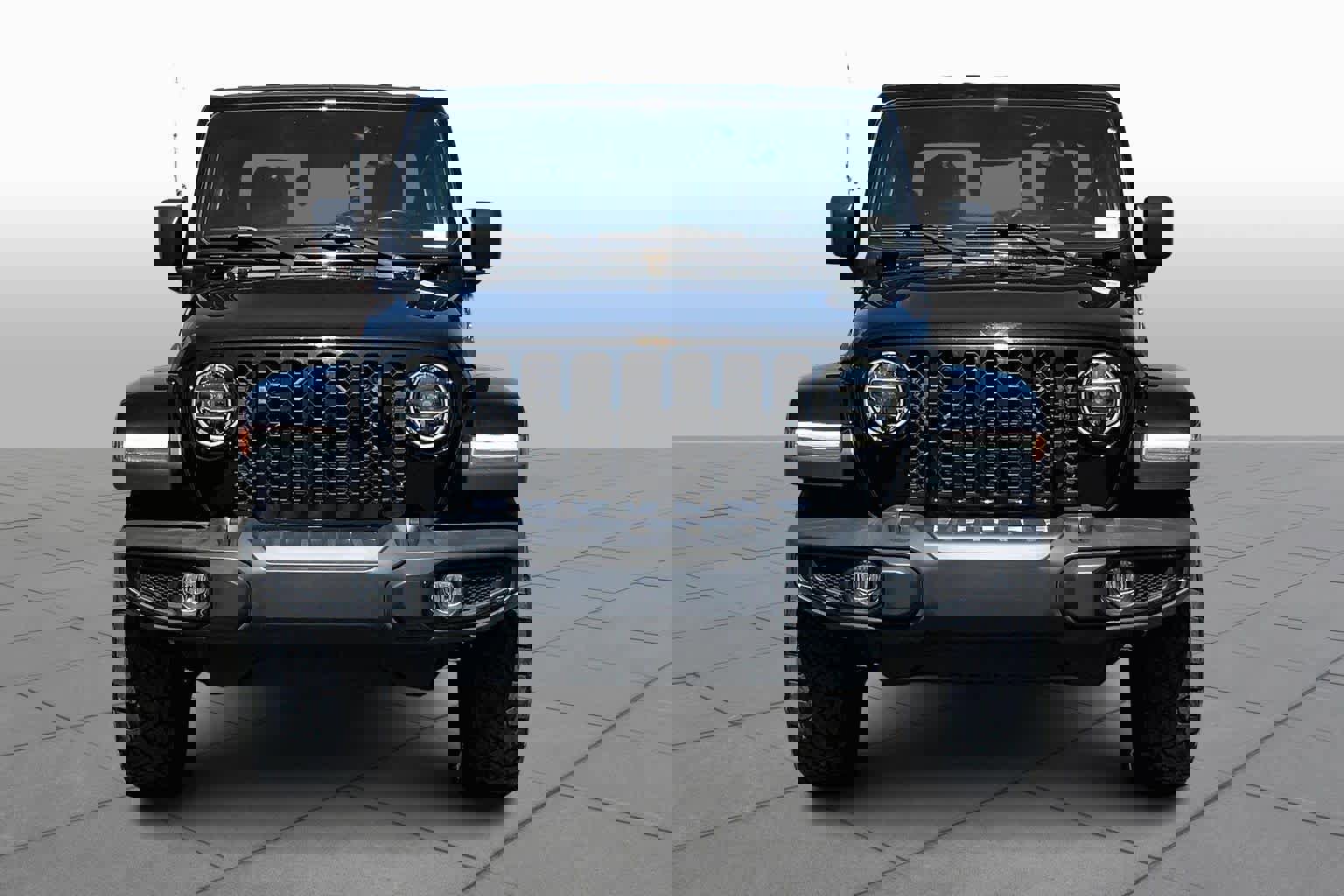 Used 2022 Jeep Gladiator Sport image 6