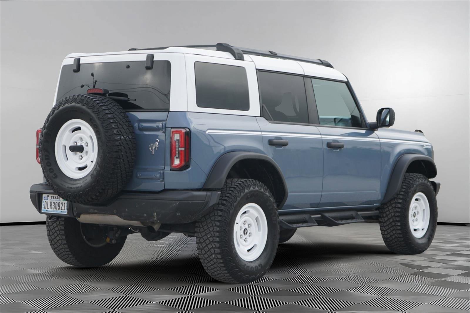 Certified 2023 Ford Bronco Heritage Edition AWD/4WD image 5