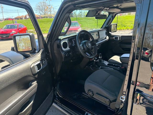 Used 2024 Jeep Wrangler Willys AWD/4WD image 32