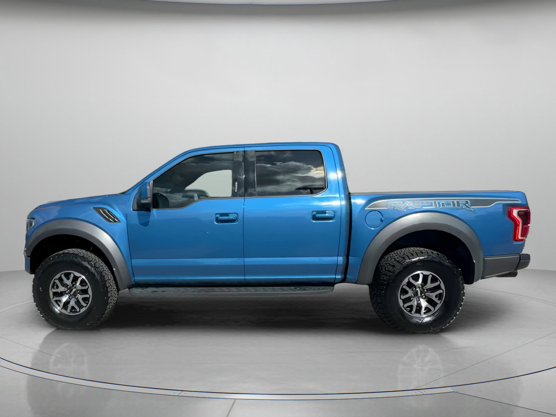Certified 2020 Ford F150 Raptor w/ Equipment Group 802A Luxury image 9