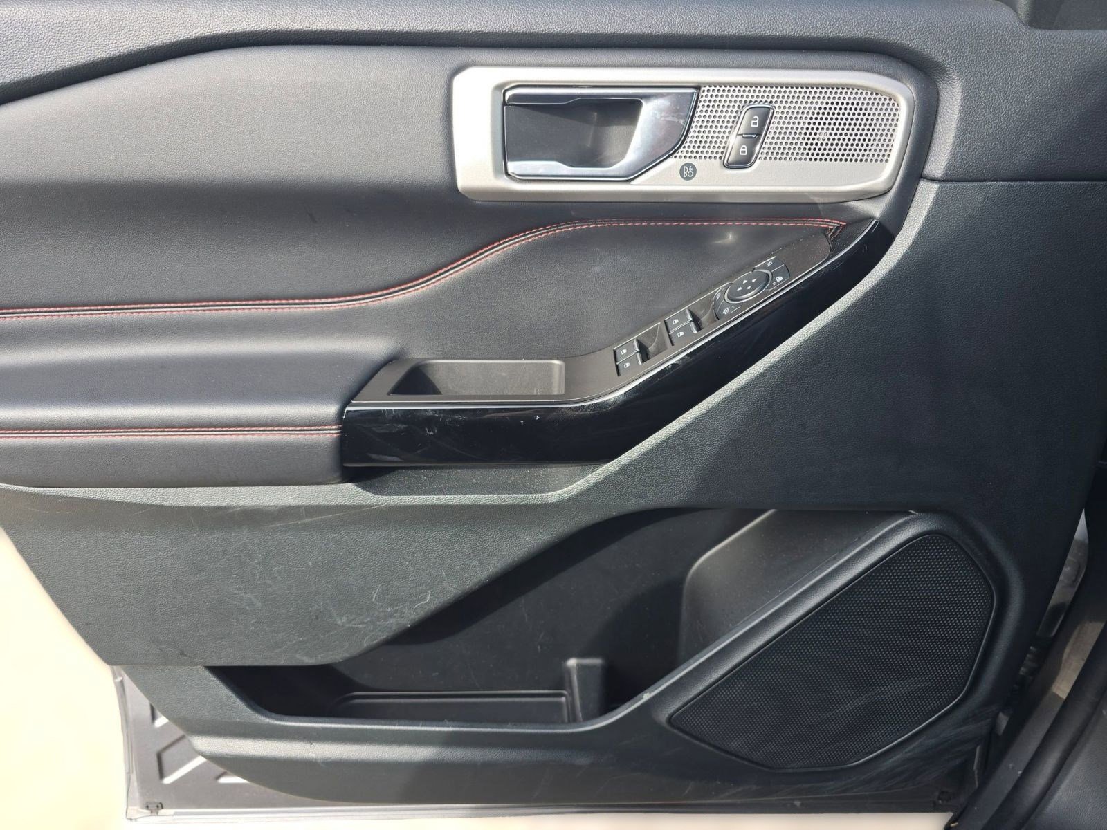 Certified 2024 Ford Explorer ST-Line w/ Class IV Trailer Tow Package image 11