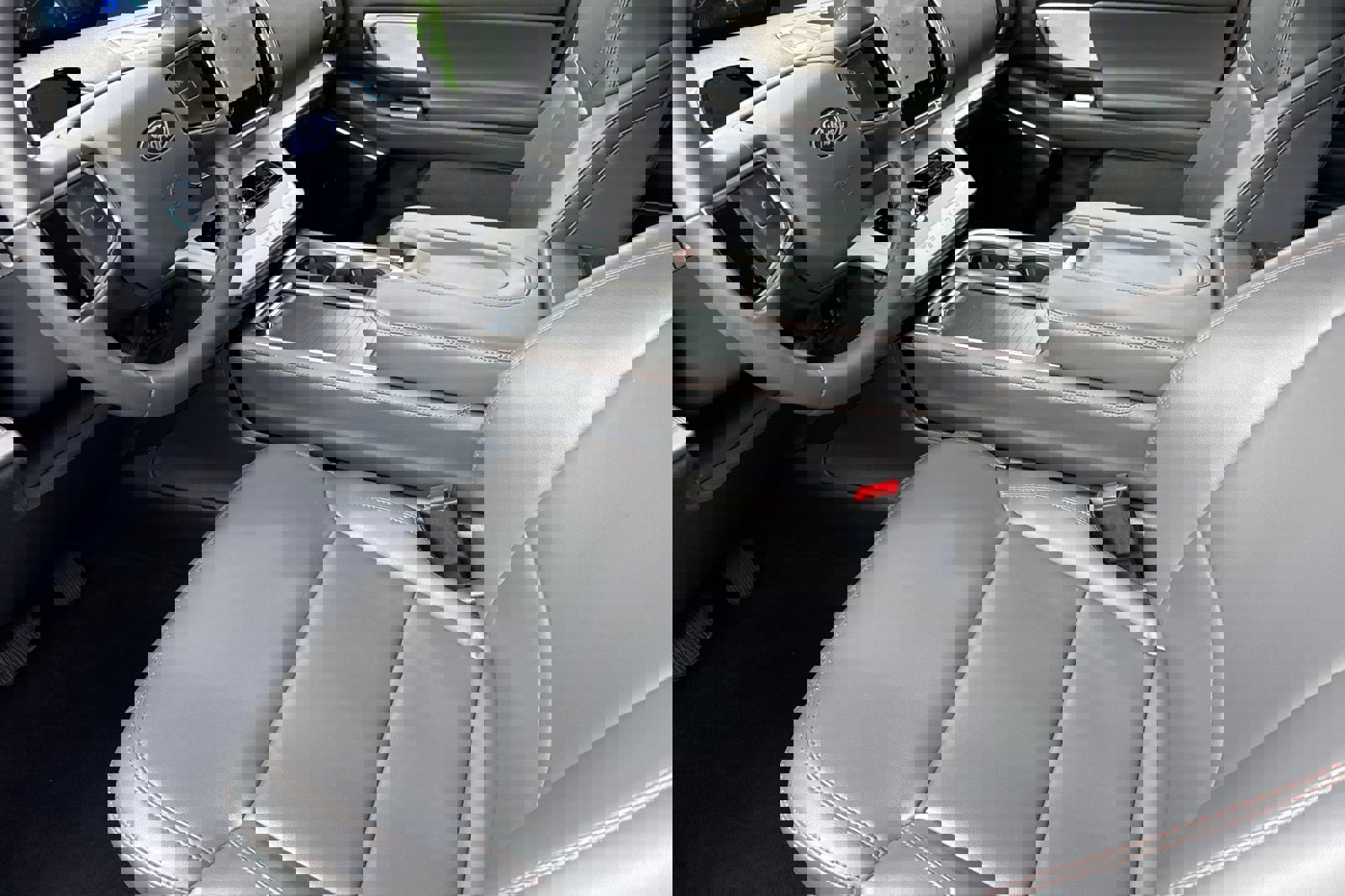 Certified 2025 Ford Expedition Active image 11