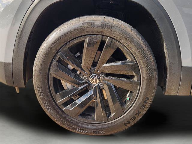 Used 2022 Volkswagen Atlas Cross Sport SE w/ Black Wheel Package AWD/4WD image 9