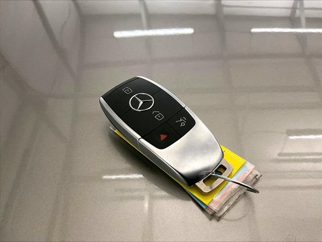 Used 2022 Mercedes-Benz GLC 300 4MATIC image 9