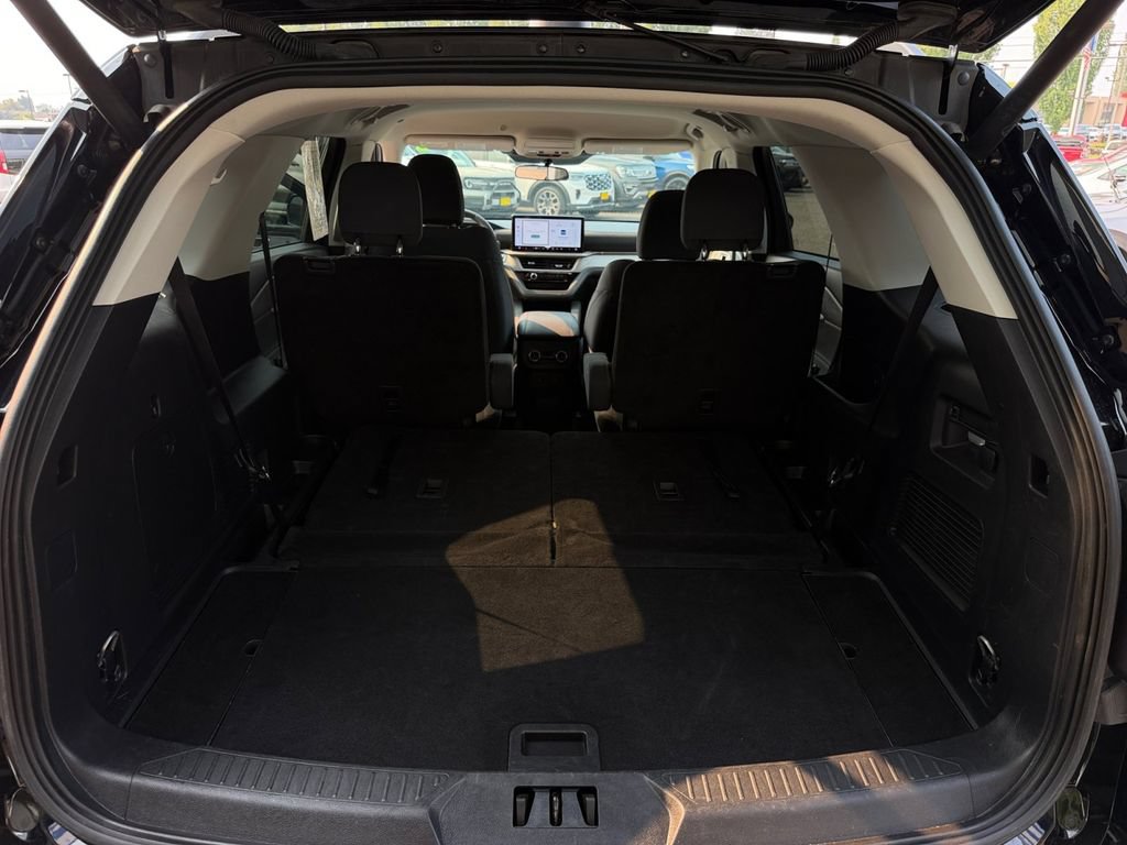 Certified 2025 Ford Explorer Active AWD/4WD image 23