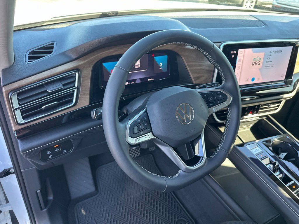 Used 2024 Volkswagen Atlas SE AWD/4WD image 16