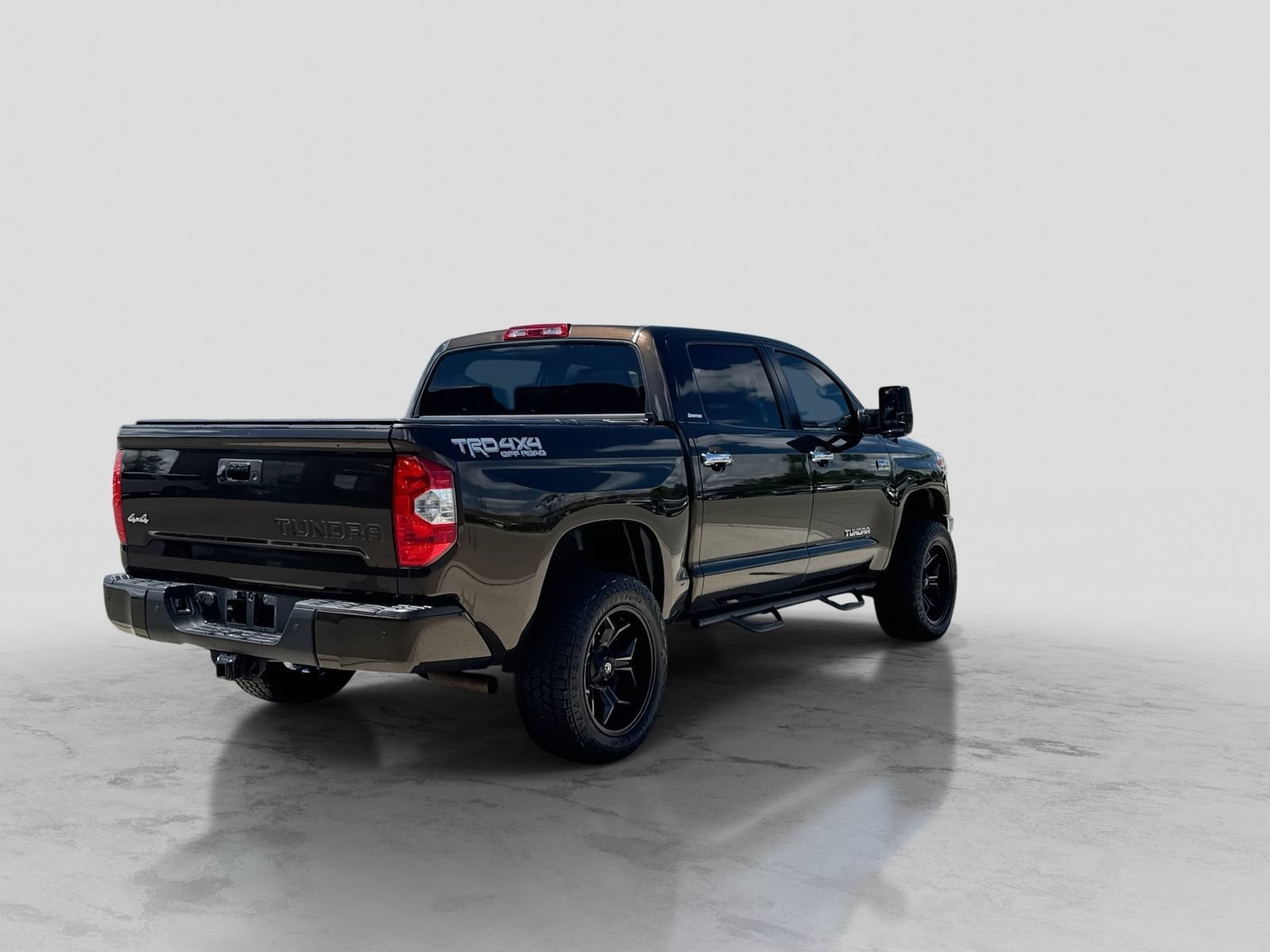 Used 2019 Toyota Tundra Limited w/ Limited Premium Package AWD/4WD image 8