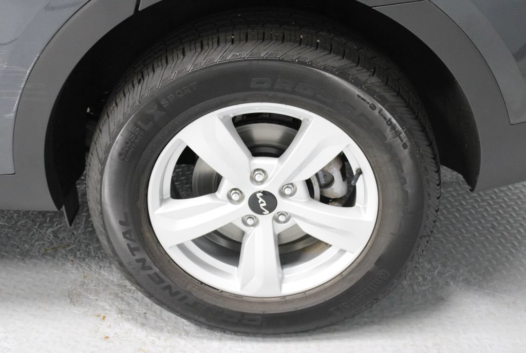 Used 2023 Kia Sorento LX AWD/4WD image 18
