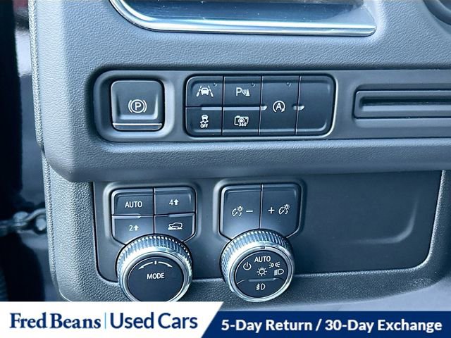 Used 2023 GMC Yukon XL SLT w/ SLT Luxury Package image 12