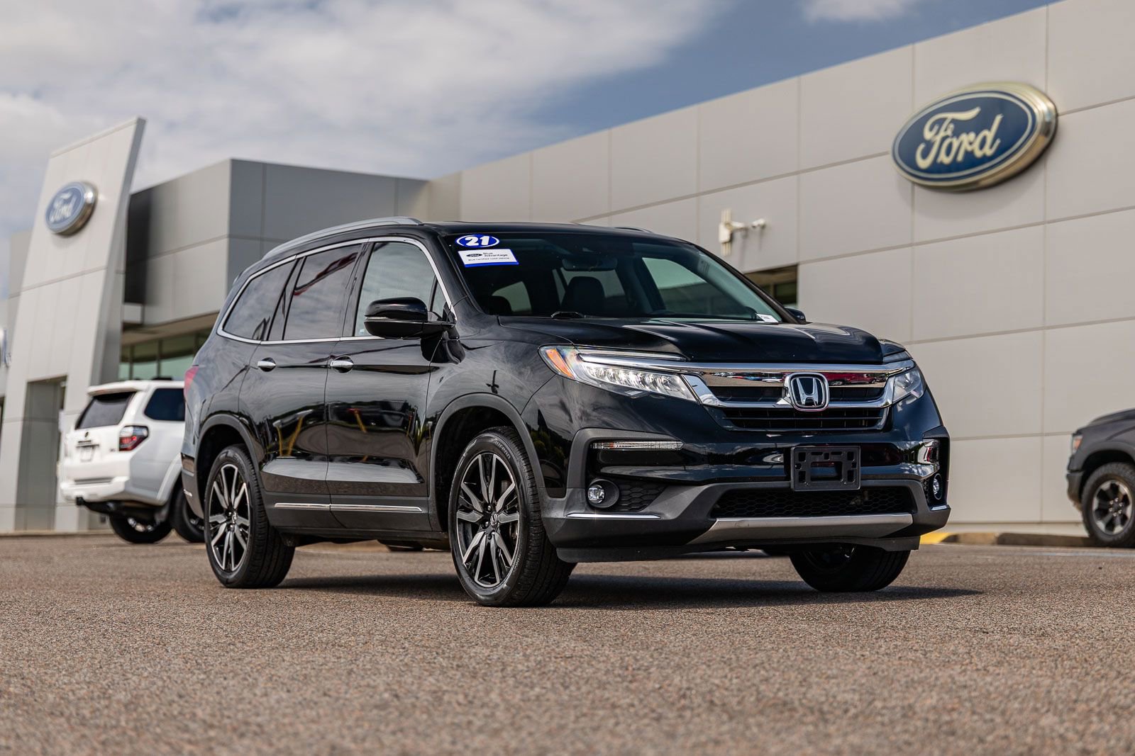 Used 2021 Honda Pilot Touring image 1