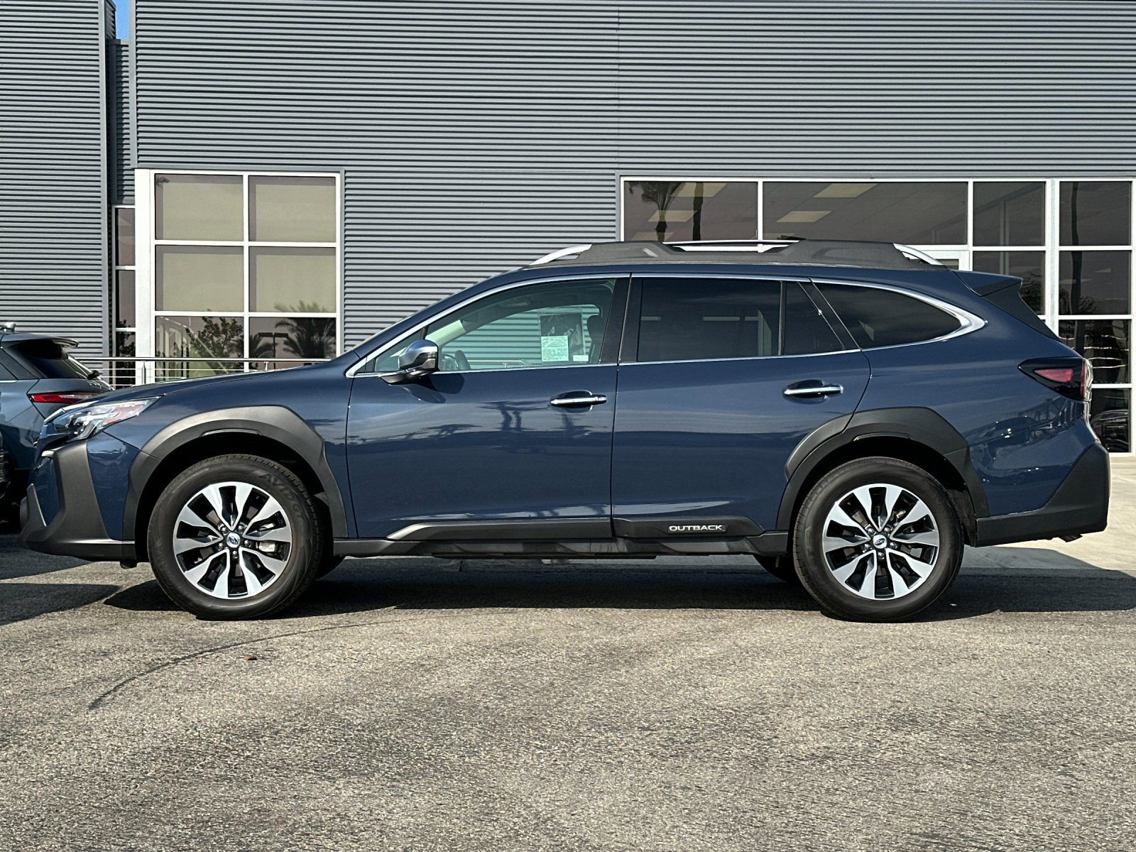 Used 2023 Subaru Outback Touring XT image 2