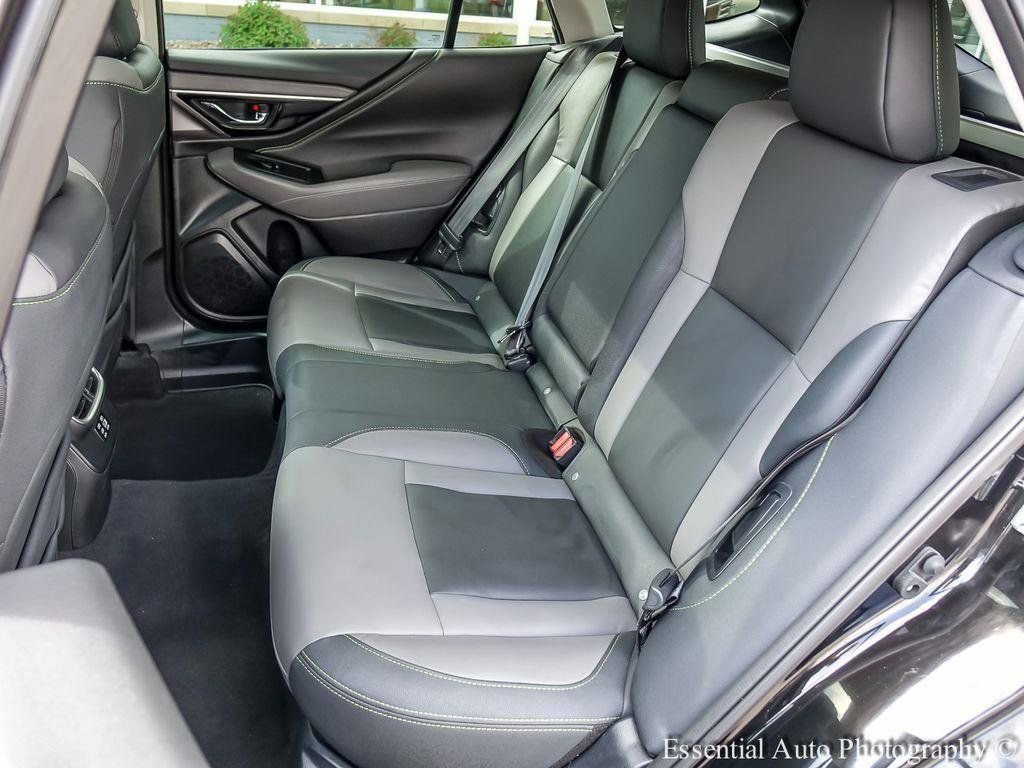 Used 2025 Subaru Outback Onyx Edition AWD/4WD image 11