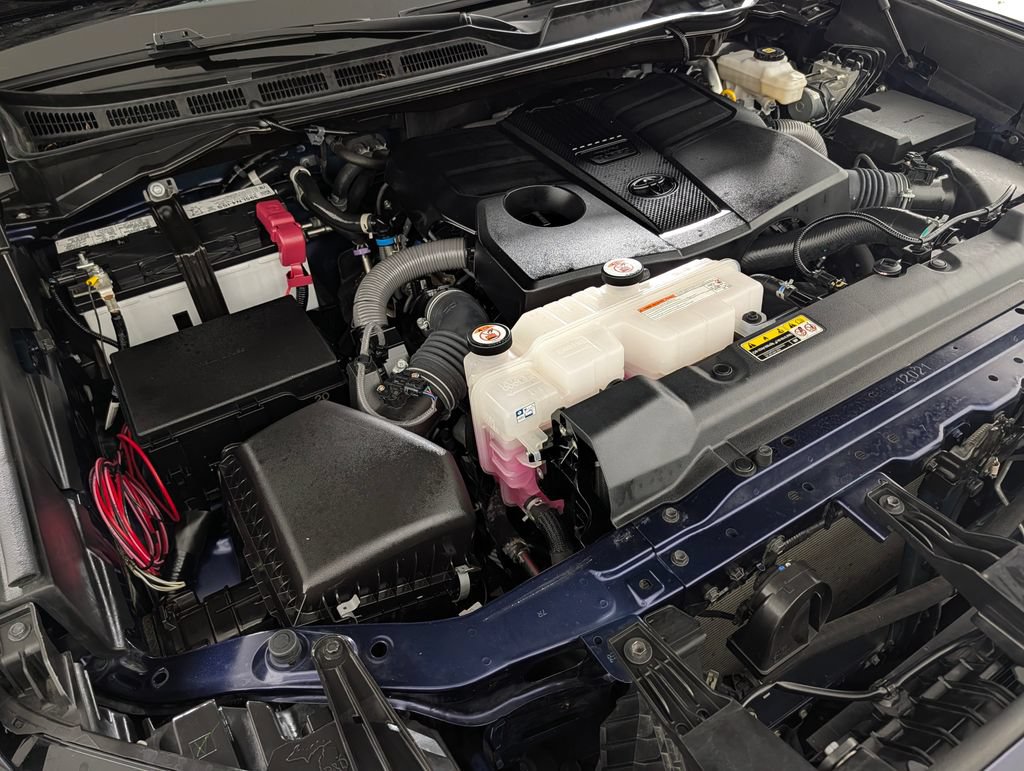 Used 2022 Toyota Tundra SR5 AWD/4WD image 7