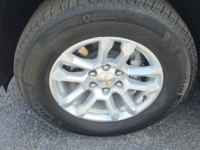 Used 2025 Chevrolet Suburban LS RWD image 10