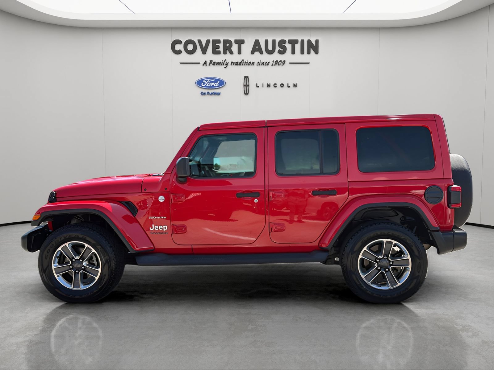 Used 2018 Jeep Wrangler Unlimited Sahara AWD/4WD image 2