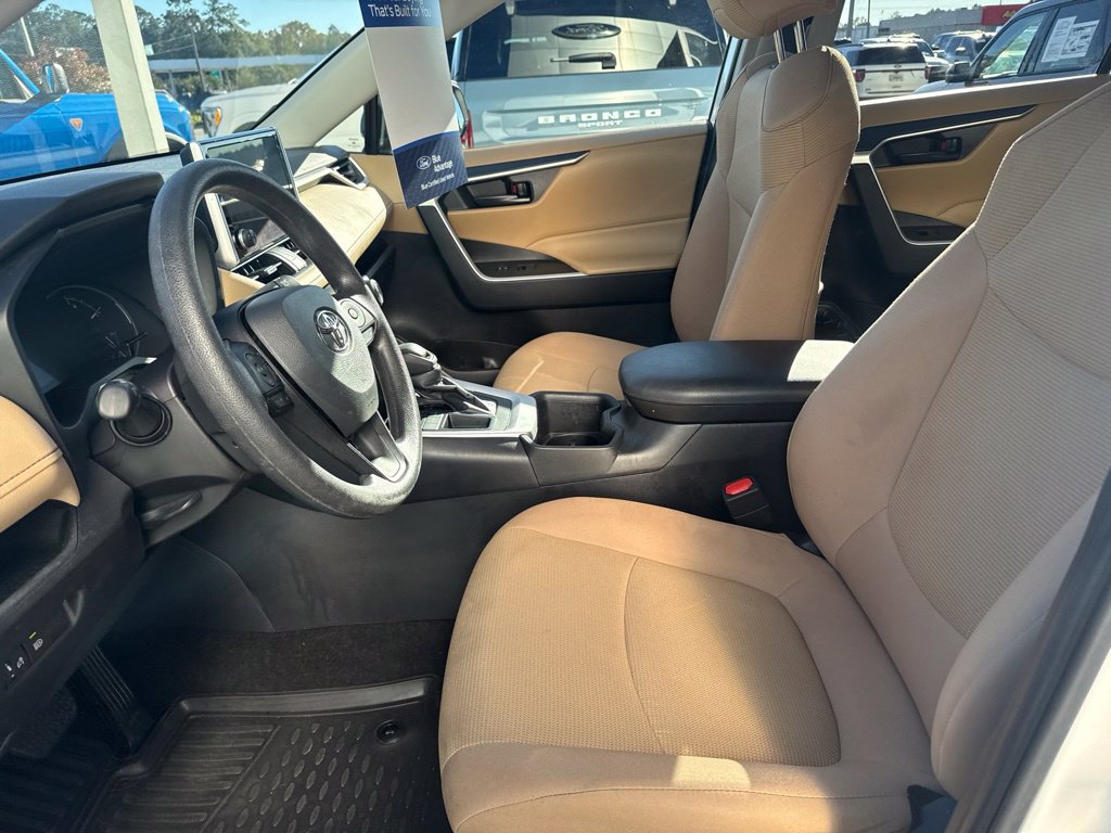 Used 2024 Toyota RAV4 LE FWD image 9