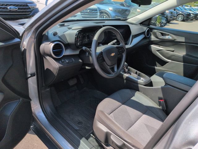 Used 2024 Chevrolet Trax LS w/ Driver Confidence Package FWD image 28