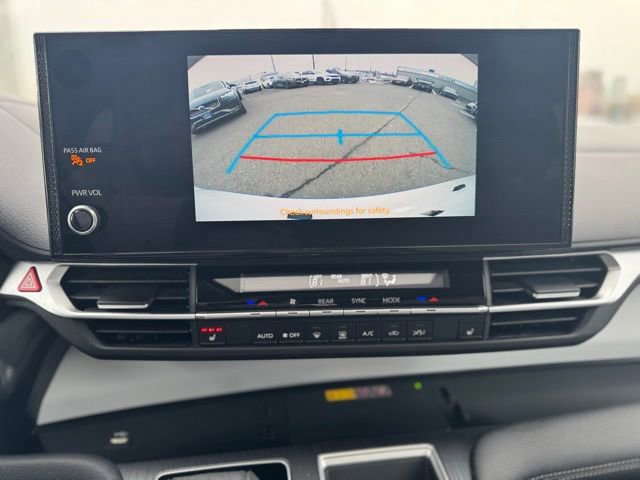 Used 2025 Toyota Sienna XLE image 24