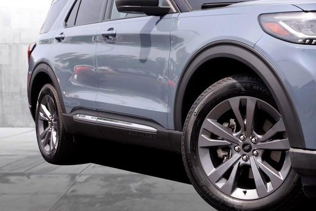 Certified 2025 Ford Explorer Active w/ Active Comfort Package AWD/4WD image 3
