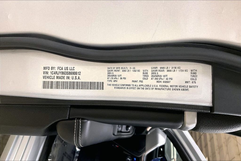 Used 2025 Jeep Grand Cherokee Limited 4xe AWD/4WD image 30