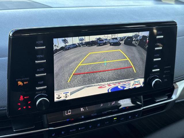 Used 2024 Toyota Sienna Limited image 16