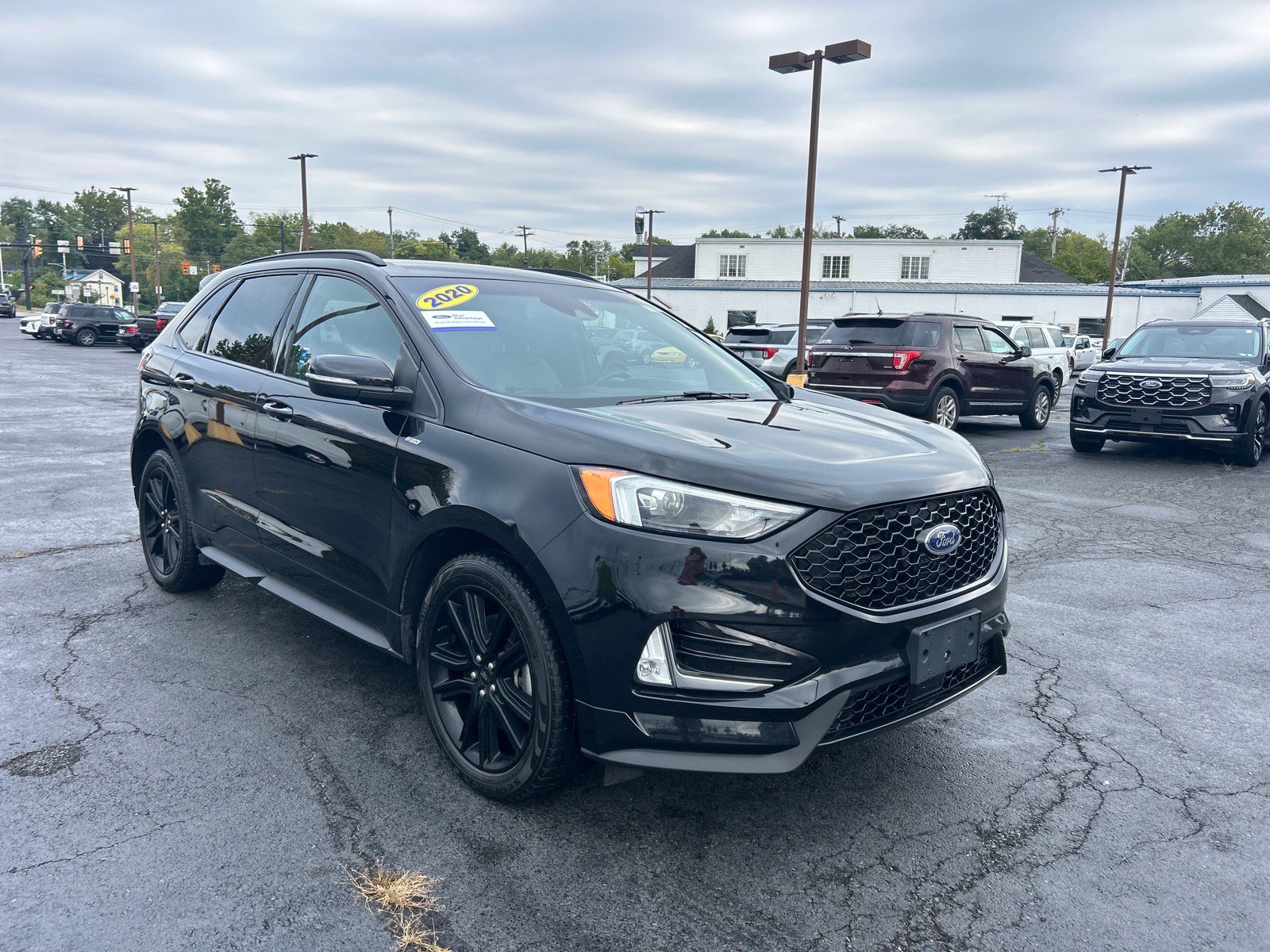 Certified 2020 Ford Edge ST-Line w/ Cold Weather Package AWD/4WD image 21