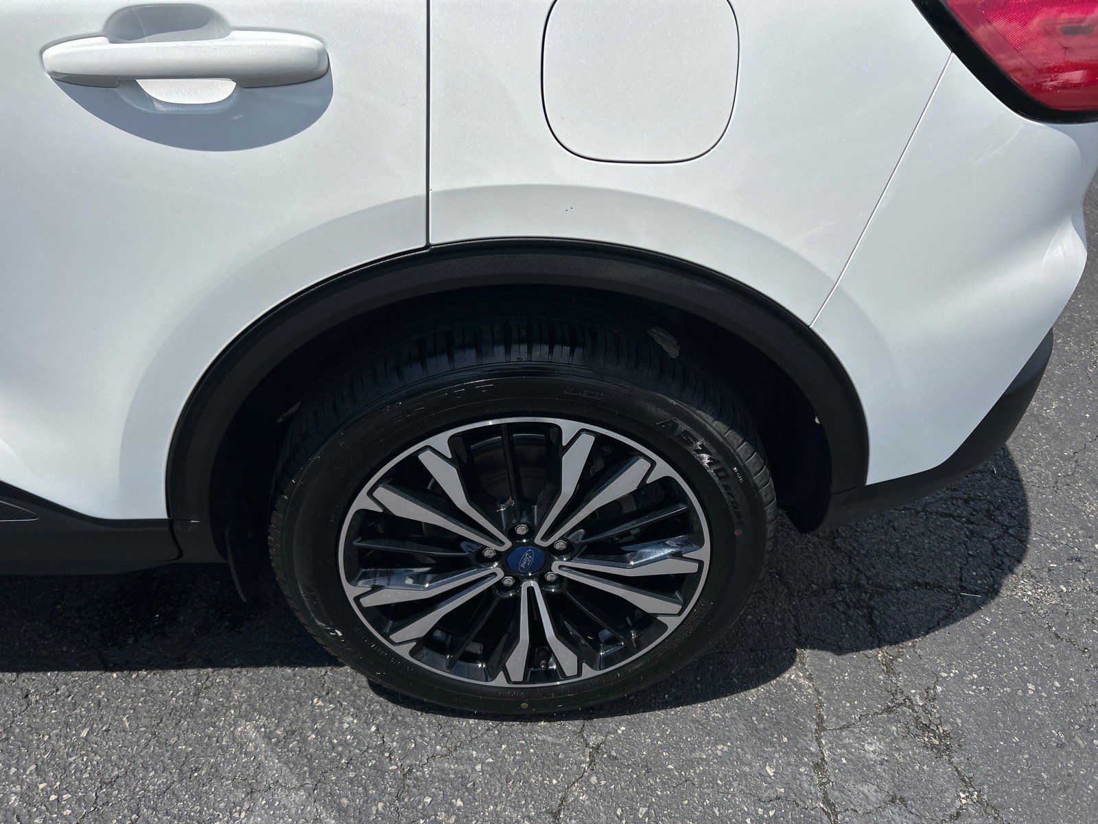 Certified 2022 Ford Escape SEL w/ SEL Stealth AWD Package image 33