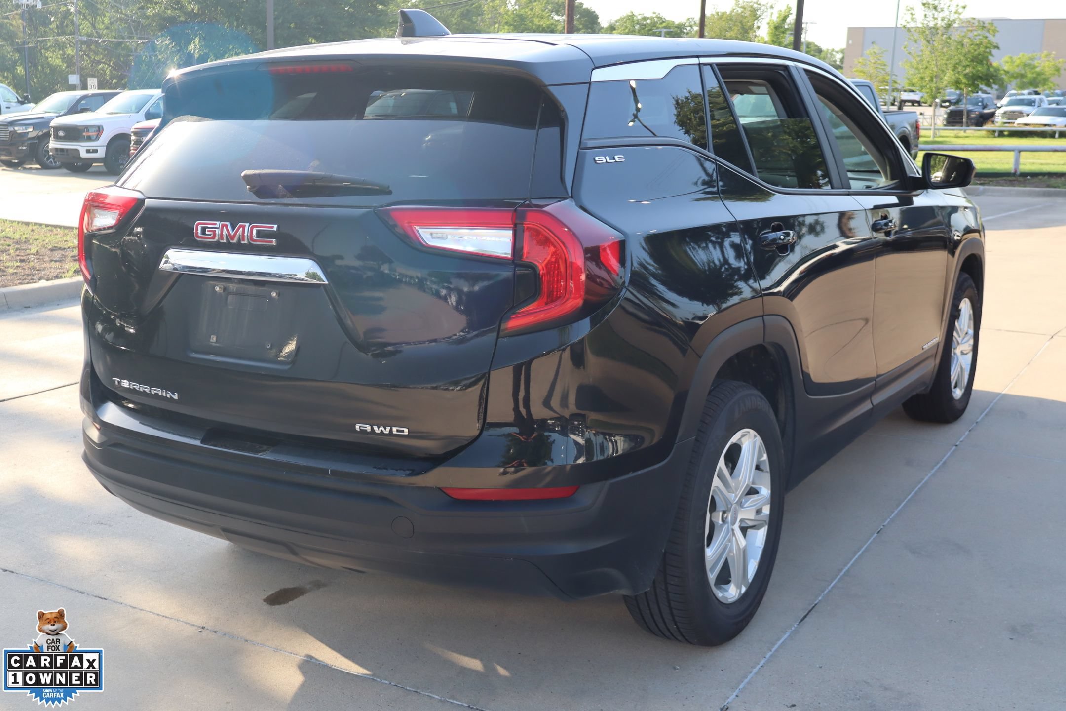 Used 2024 GMC Terrain SLE AWD/4WD image 3