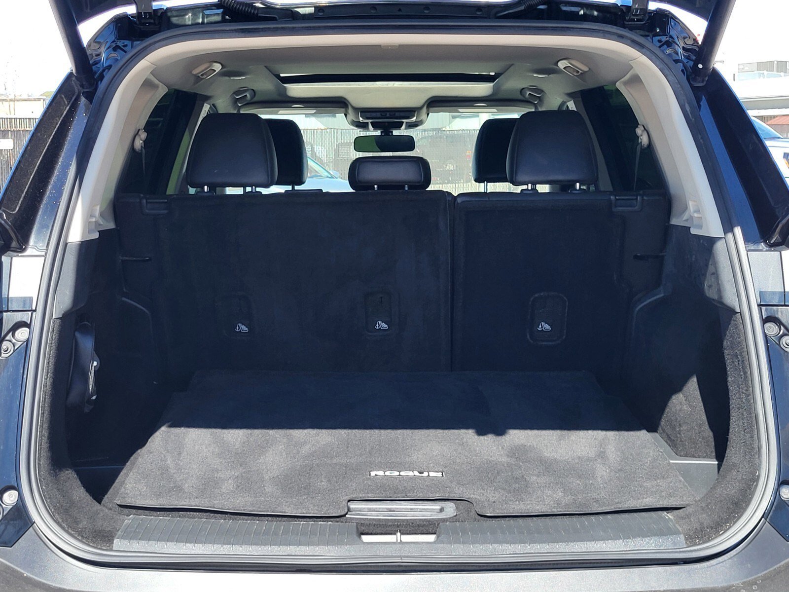 Used 2023 Nissan Rogue SV w/ SV Premium B Package image 32