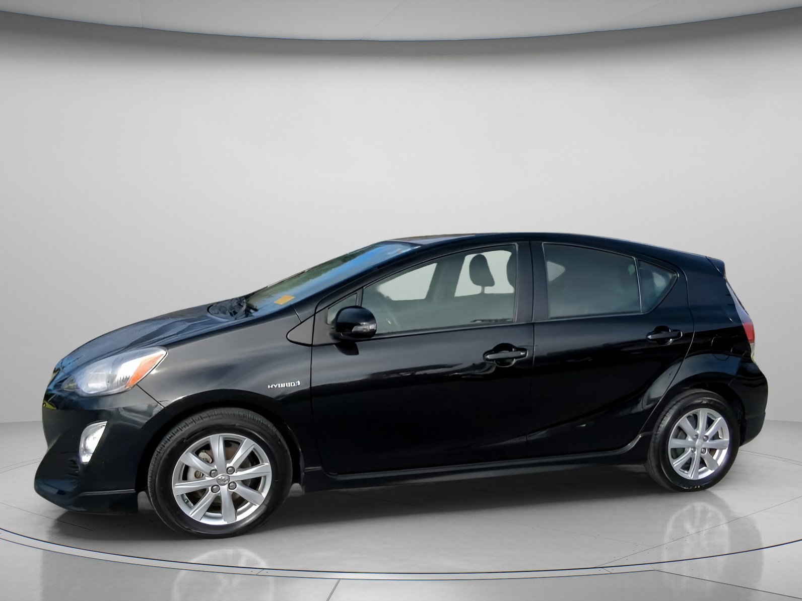 Used 2017 Toyota Prius C Two image 14