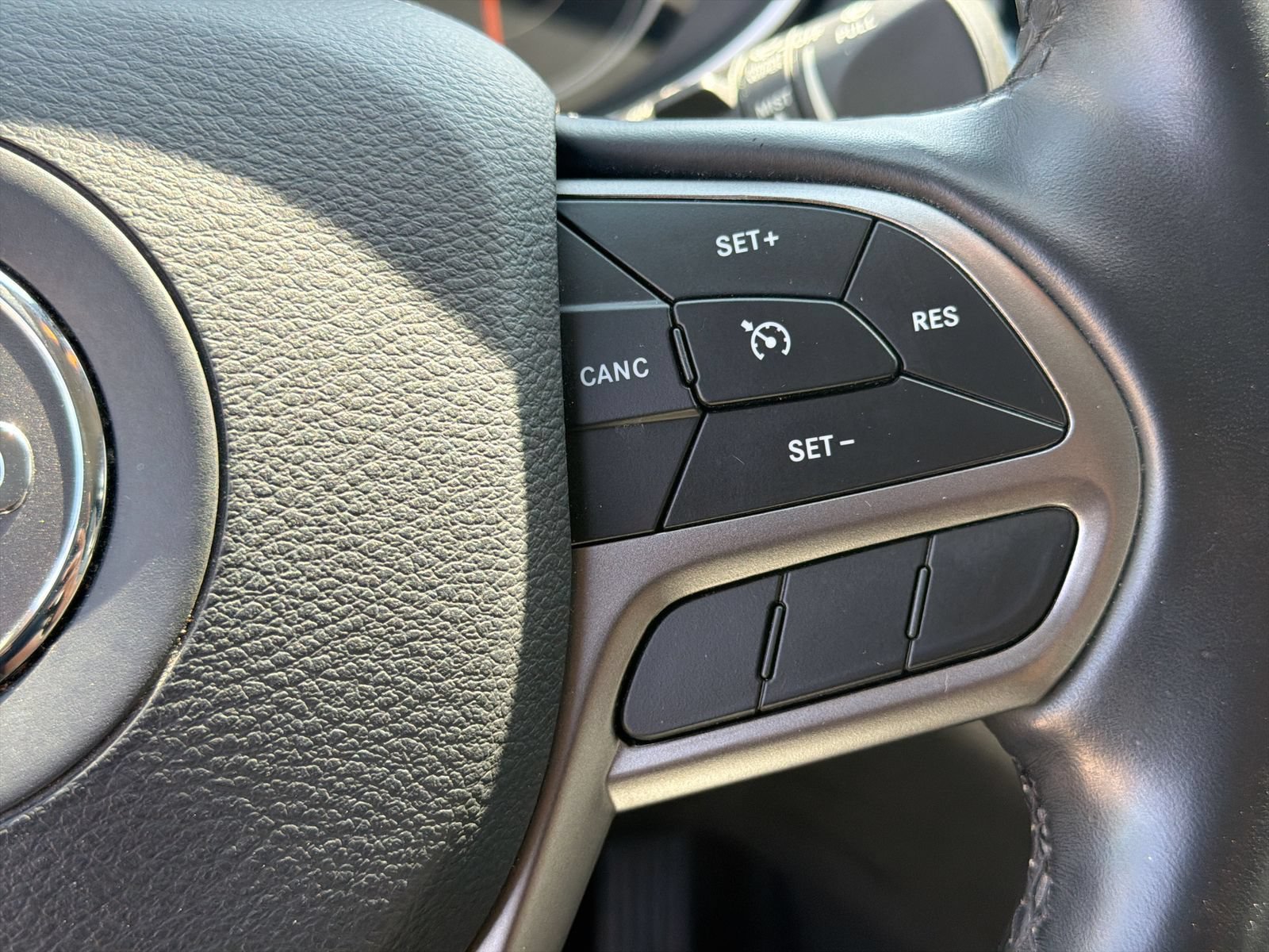 Used 2019 Jeep Cherokee Limited AWD/4WD image 28