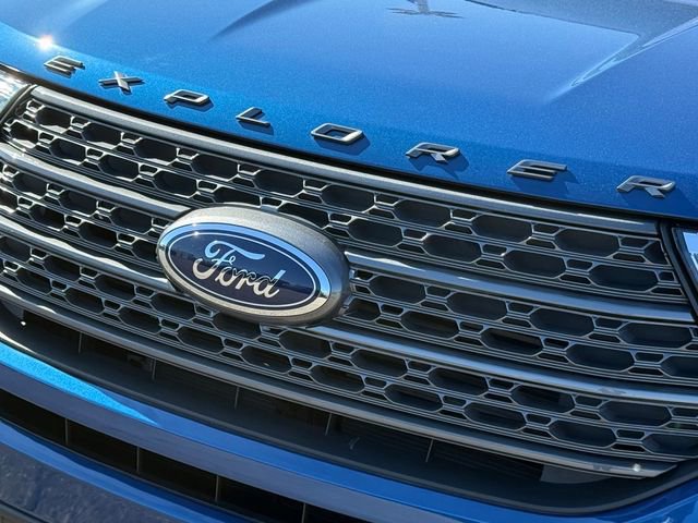 Certified 2023 Ford Explorer XLT w/ Equipment Group 202A AWD/4WD image 25