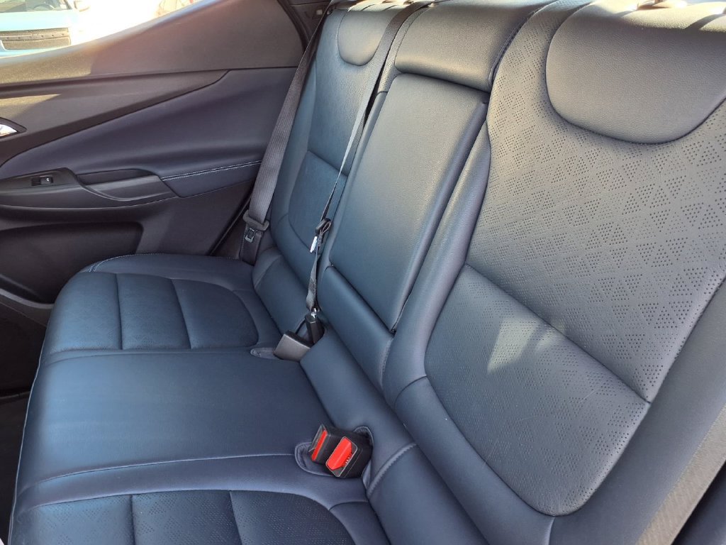 Used 2023 Chevrolet Bolt EUV LT w/ Convenience Package FWD image 9