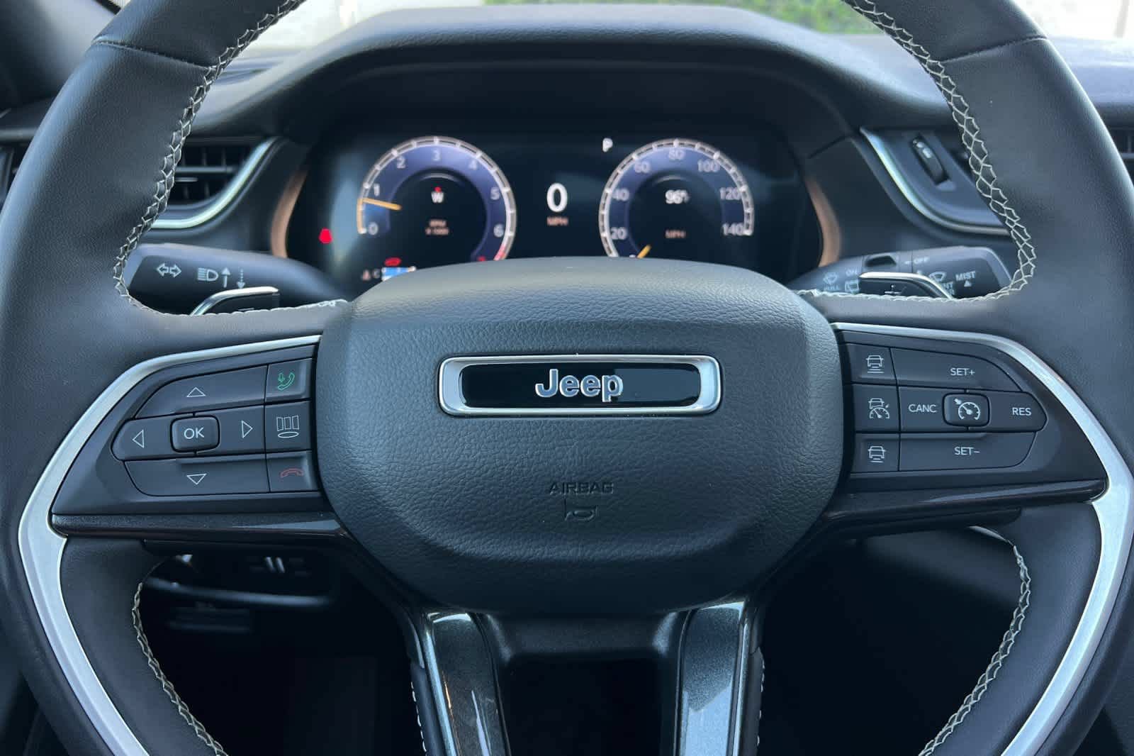 Used 2023 Jeep Grand Cherokee Altitude AWD/4WD image 23