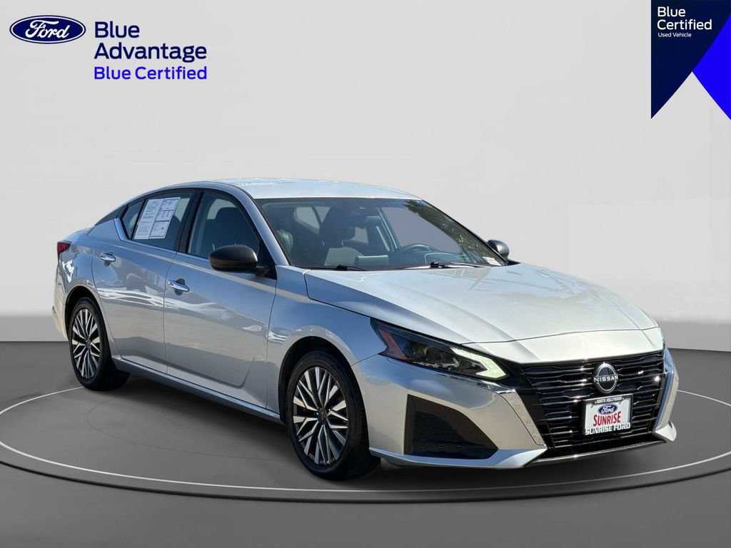 Used 2024 Nissan Altima 2.5 SV FWD image 4